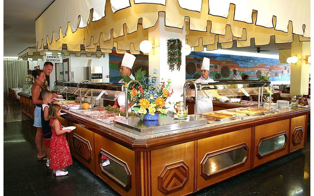 Hotel Caribe Es Canar  Restaurant photo