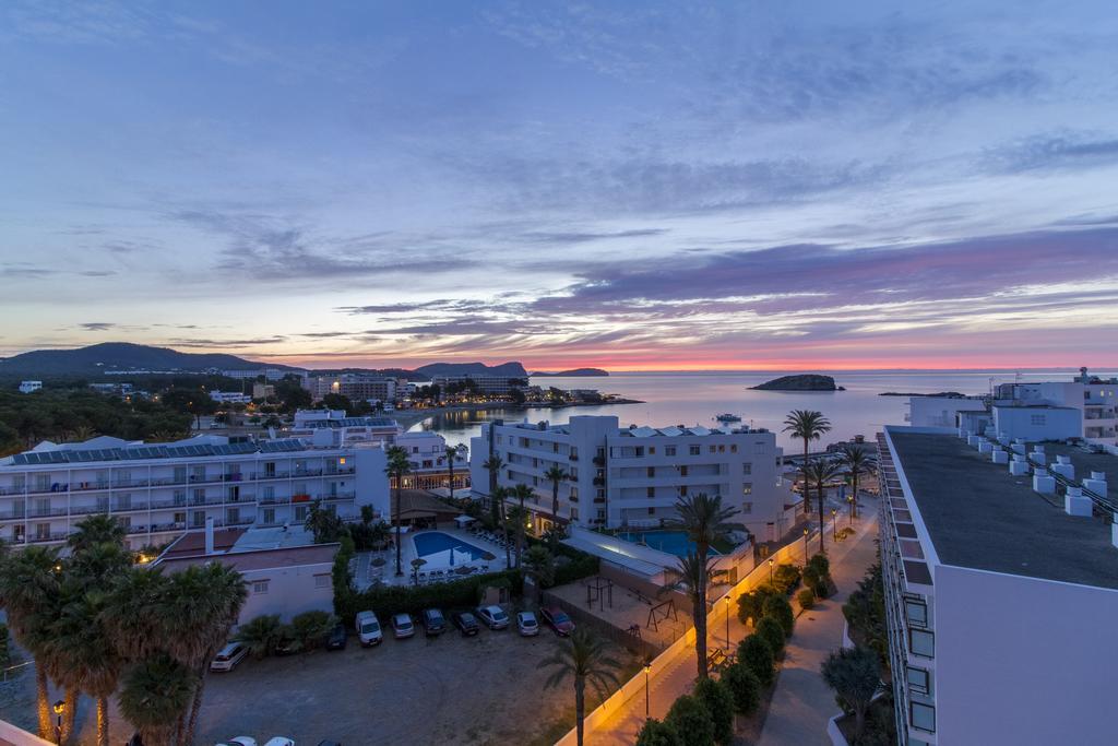 Hotel Caribe Es Canar  Exterior photo
