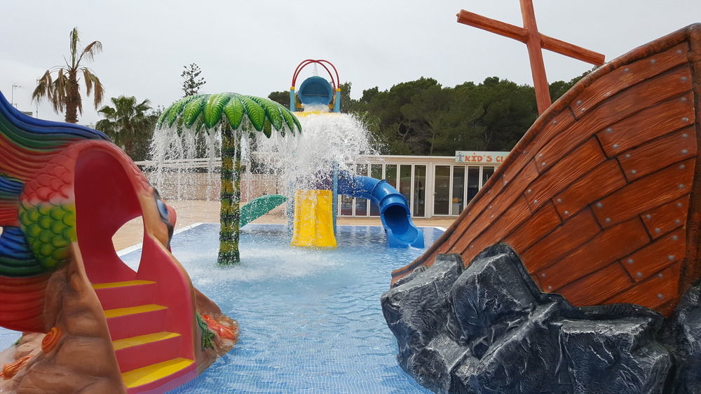 Hotel Caribe Es Canar  Exterior photo