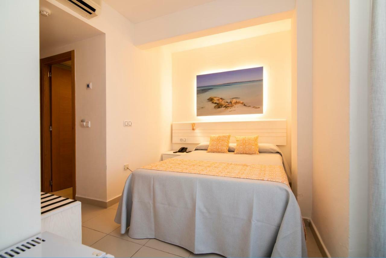 Hotel Caribe Es Canar  Exterior photo