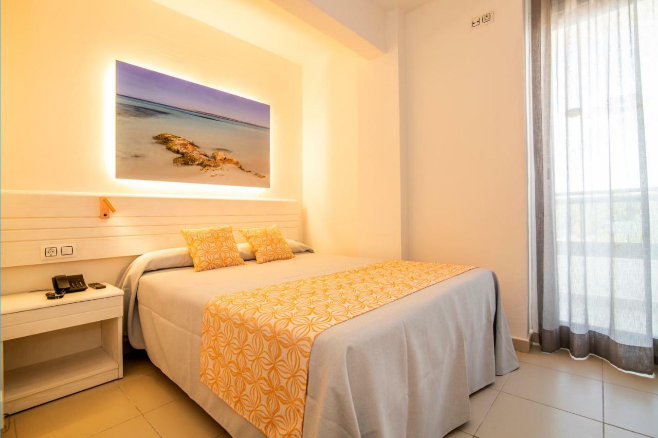 Hotel Caribe Es Canar  Exterior photo