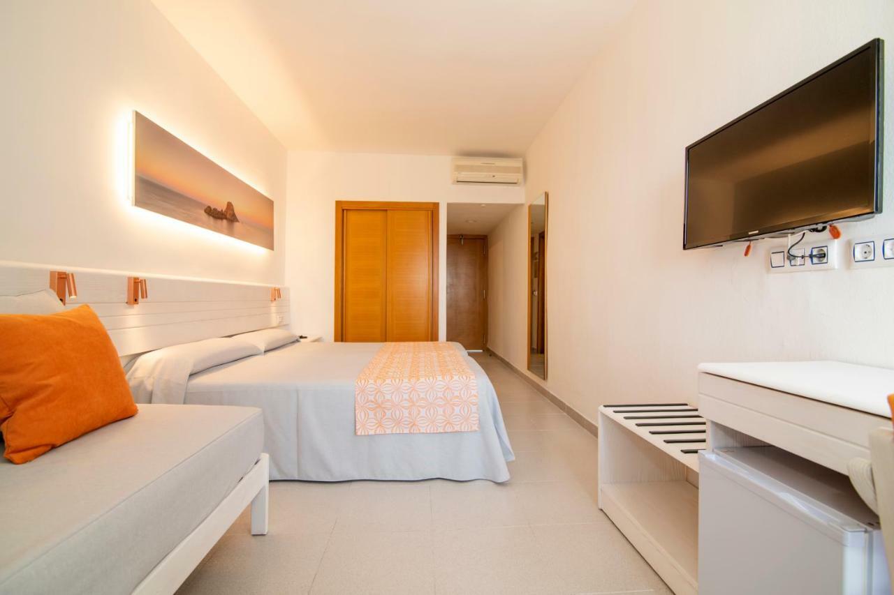 Hotel Caribe Es Canar  Exterior photo